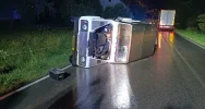 Nie dostosował prędkości i doprowadził do wywrócenia auta - zdjęcie 3