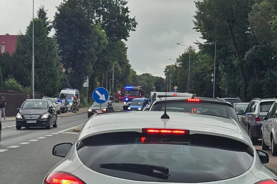 Kolizja samochodów i ogromne korki - zdjęcie 2