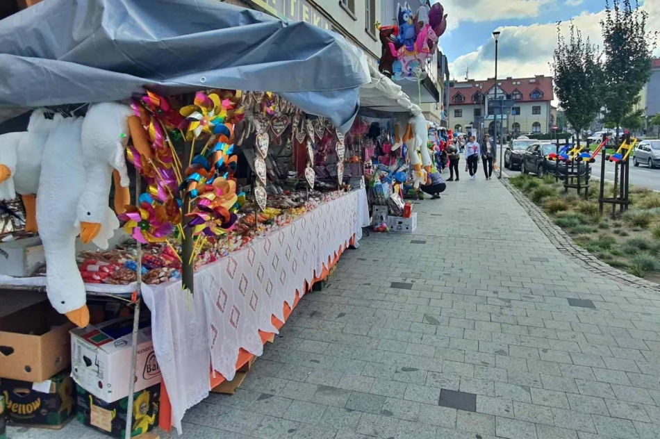 Odpust w Limanowej: kolorowe kramy pod arkadami (ZDJĘCIA) - zdjęcie 2