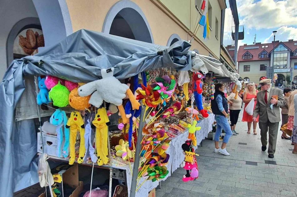 Odpust w Limanowej: kolorowe kramy pod arkadami (ZDJĘCIA) - zdjęcie 3