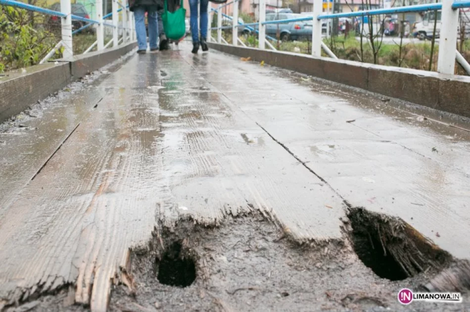 Dziurawy mostek do centrum - zdjęcie 3