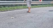 Wkręty na jezdni - kilkanaście aut przebiło opony - zdjęcie 2