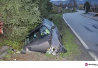 Opel uderzył w przepust, kierowca pijany - zdjęcie główne