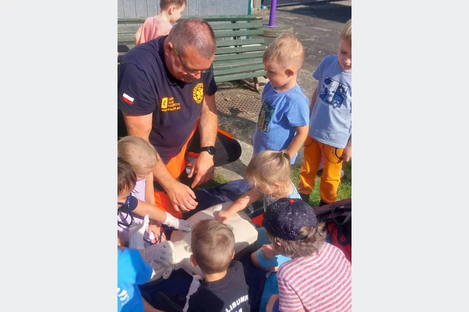 Przedszkolaki z Miejskiego Przedszkola nr 2 spotkały się z ratownikami medycznymi - zdjęcie 5