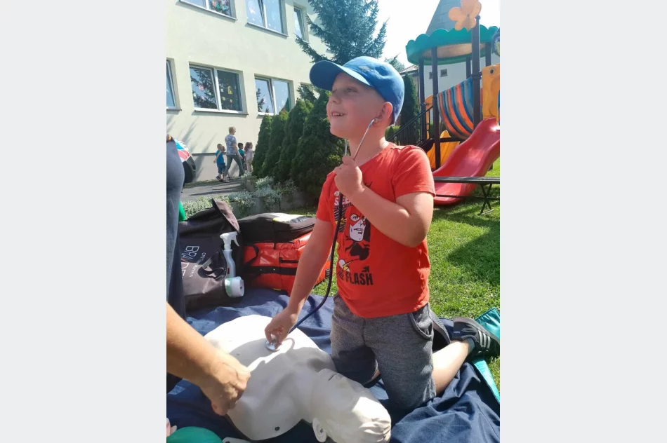 Przedszkolaki z Miejskiego Przedszkola nr 2 spotkały się z ratownikami medycznymi - zdjęcie 9
