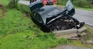 Audi uderzyło w przepust, kierowca w szpitalu - zdjęcie 3
