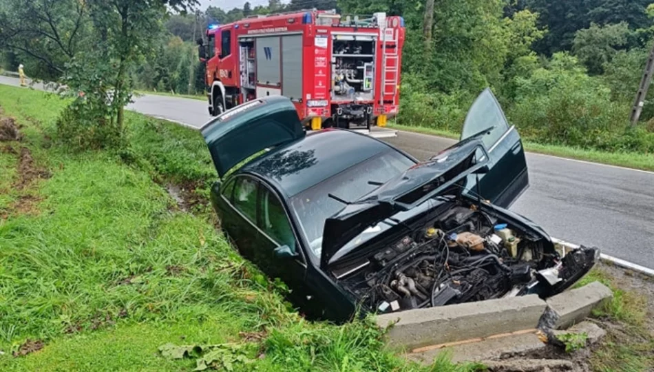 Audi uderzyło w przepust, kierowca w szpitalu - zdjęcie 1