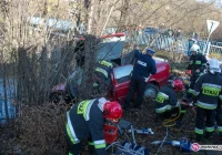 Czołowe zderzenie samochodów - zdjęcie główne