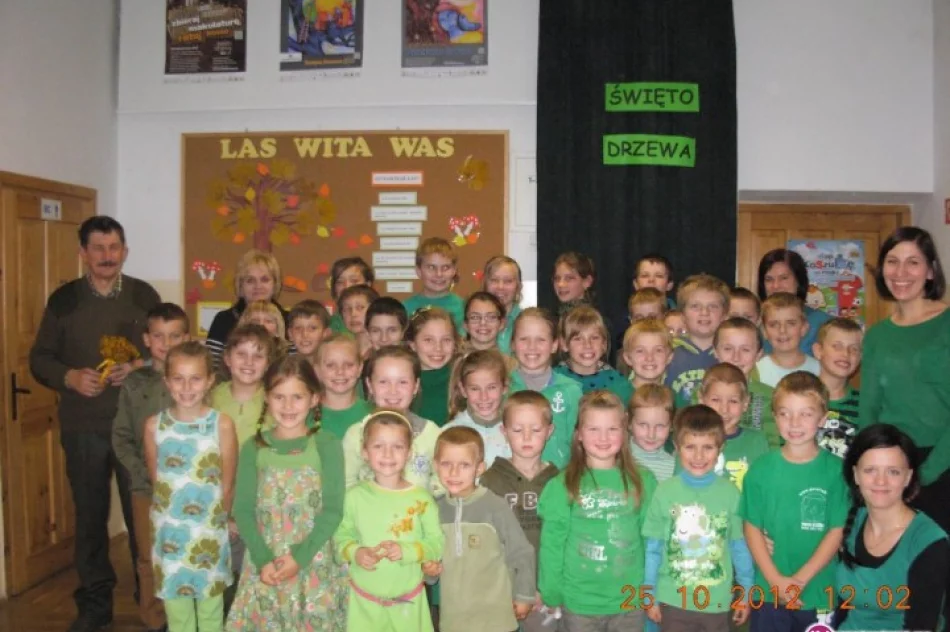 Włączyli się do akcji 'Święta drzewa' - zdjęcie 2