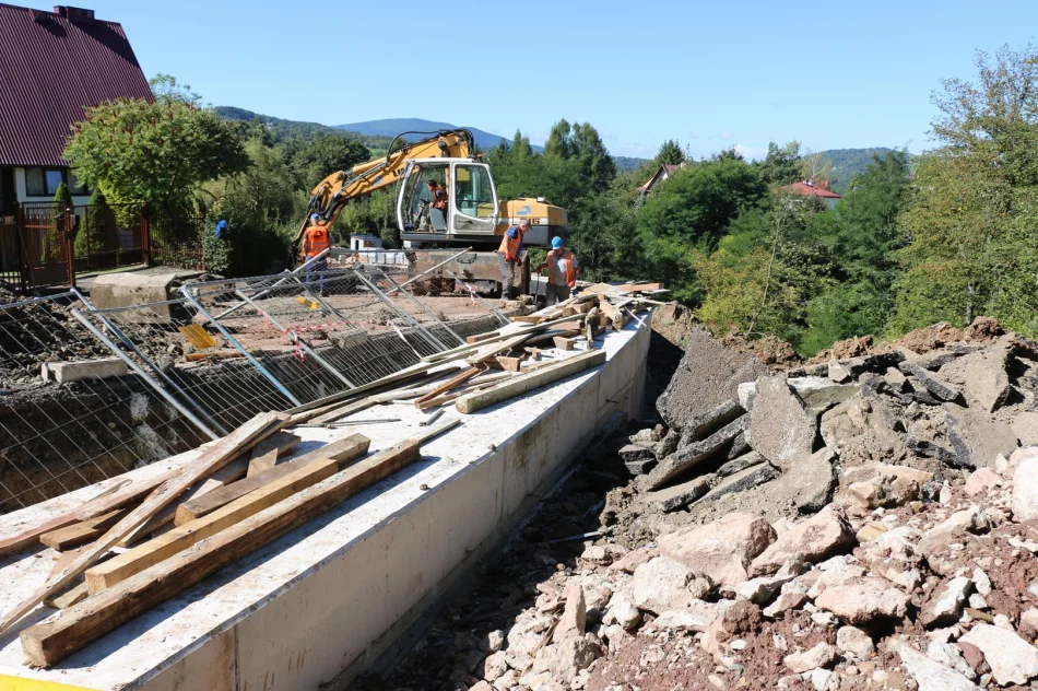 Zaawansowane prace nad stabilizacją osuwiska przy ul. Paderewskiego - zdjęcie 3