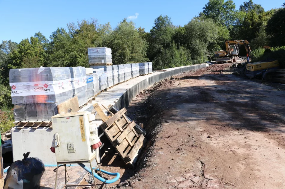 Zaawansowane prace nad stabilizacją osuwiska przy ul. Paderewskiego - zdjęcie 7