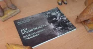 Wystawa prac rzeźbiarza ludowego Jana Kołodziejczyka w bibliotece Szkoły Podstawowej w Pasierbcu - zdjęcie 4
