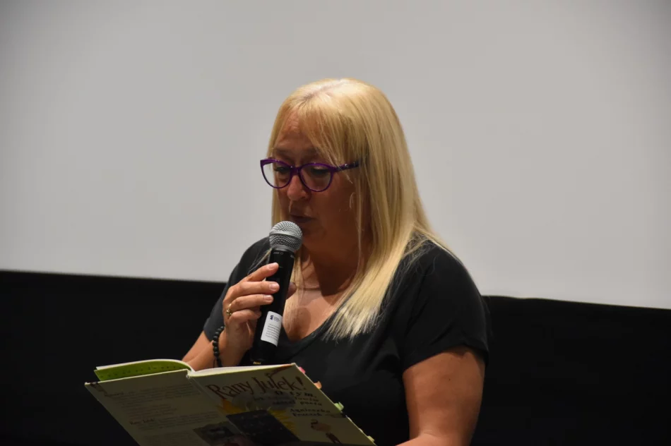 ,,Książka ósmym cudem świata” –odbyło się spotkanie autorskie z Agnieszką Frączek - zdjęcie 4