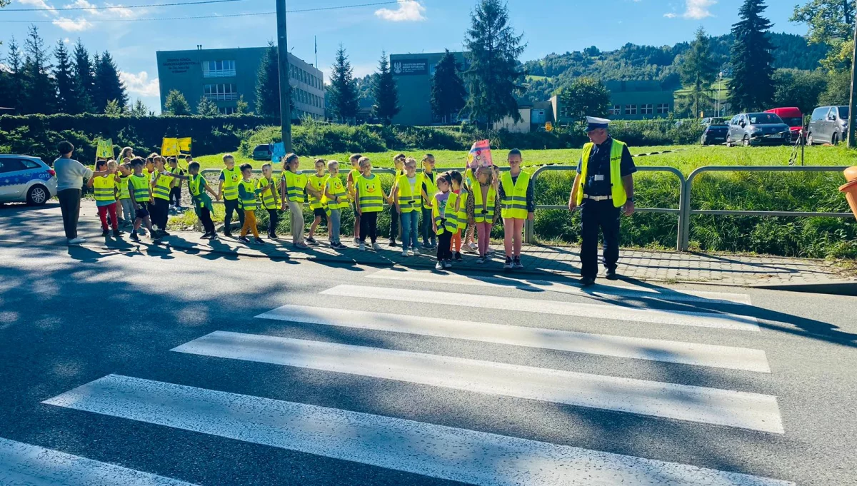 Wizyta przedstawicieli Komendy Powiatowej Policji w ZSP nr 4