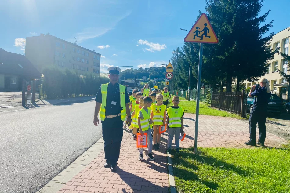 Wizyta przedstawicieli Komendy Powiatowej Policji w ZSP nr 4 - zdjęcie 2