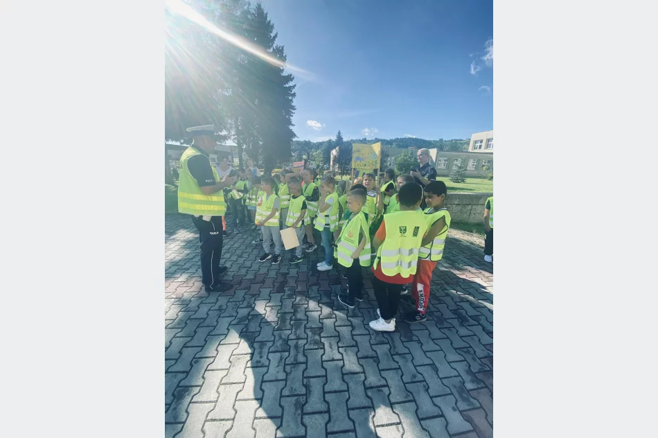 Wizyta przedstawicieli Komendy Powiatowej Policji w ZSP nr 4 - zdjęcie 4