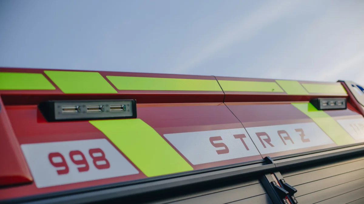 Wypadek na placu zabaw: strażacy ewakuowali 15-latka