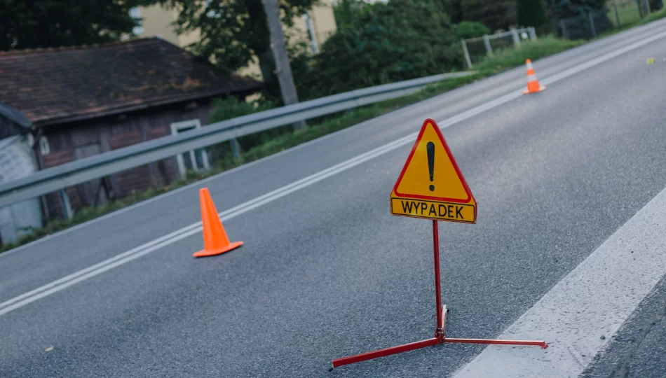 Zderzenie auta i motocykla. Dwie osoby w szpitalu - zdjęcie 1