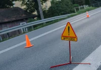 Zderzenie auta i motocykla. Dwie osoby w szpitalu - zdjęcie główne