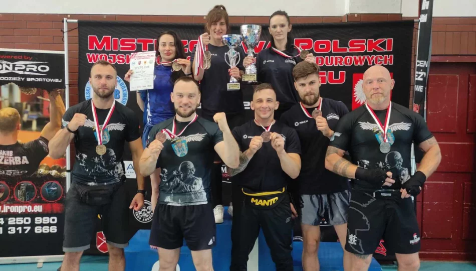 Limanowscy funkcjonariusze z medalami - zdjęcie 1