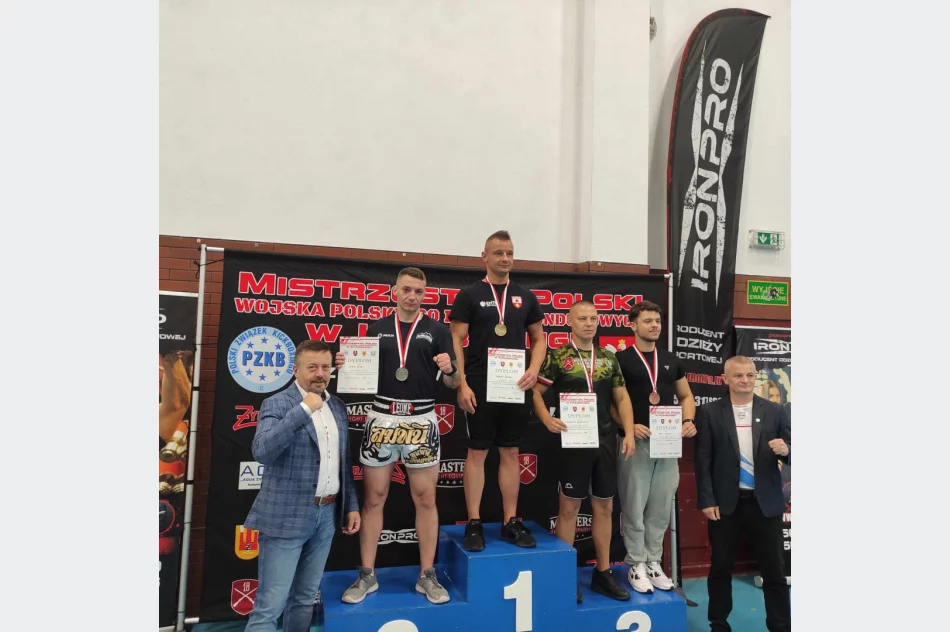 Limanowscy funkcjonariusze z medalami - zdjęcie 5