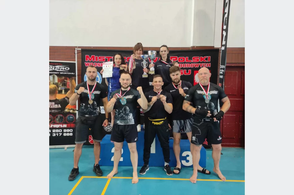 Limanowscy funkcjonariusze z medalami - zdjęcie 6