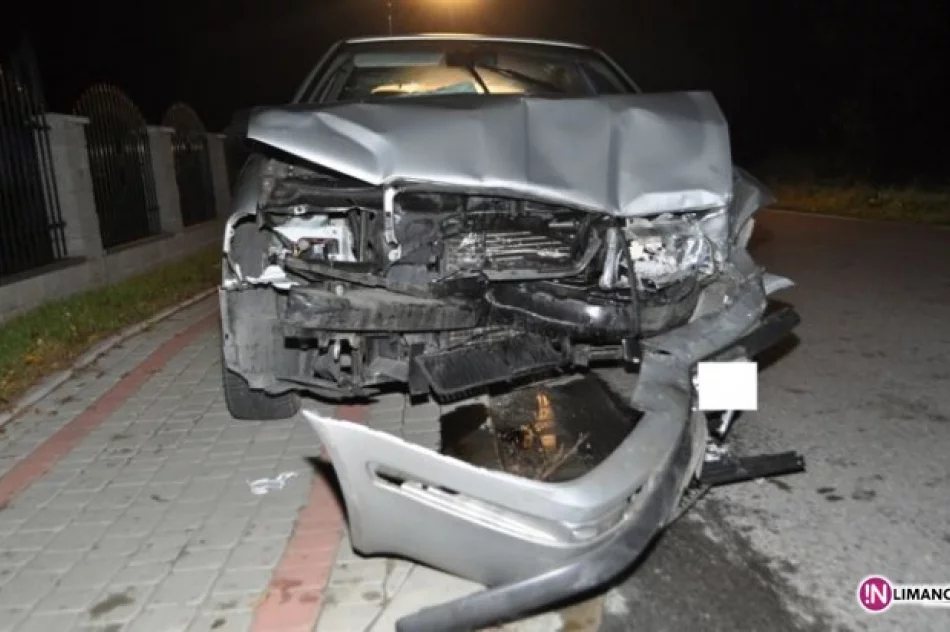 Czołowe zderzenie samochodów - zdjęcie 3