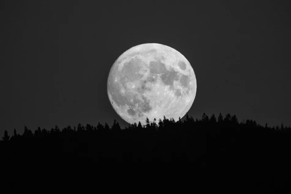 Superksiężyc zdobi niebo nad Beskidem Wyspowym: zobacz zdjęcia - zdjęcie 5