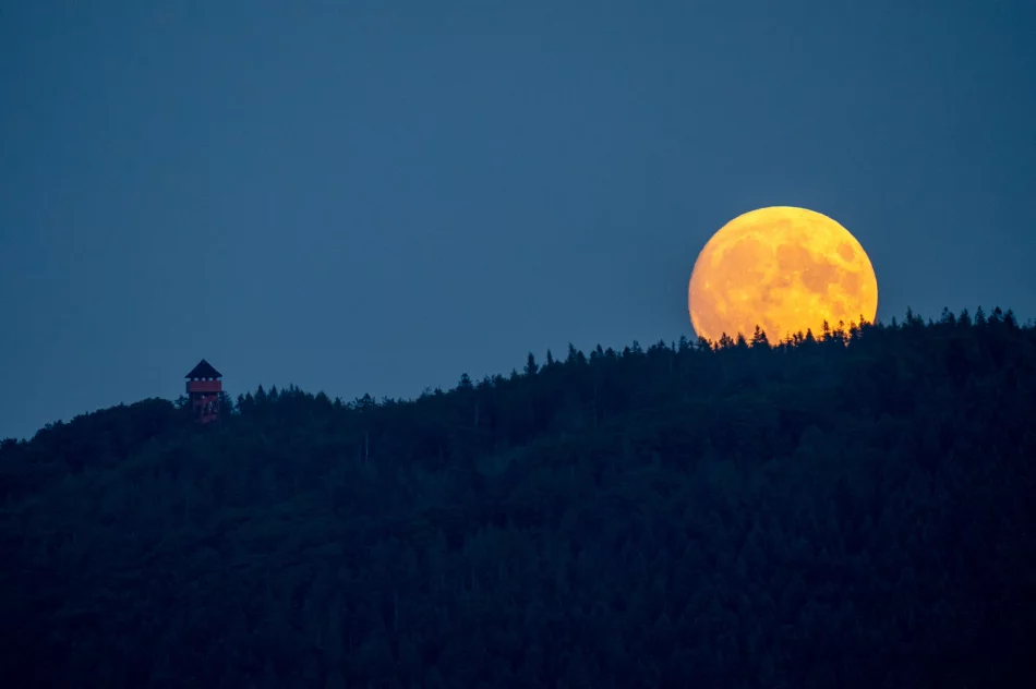 Superksiężyc zdobi niebo nad Beskidem Wyspowym: zobacz zdjęcia - zdjęcie 8