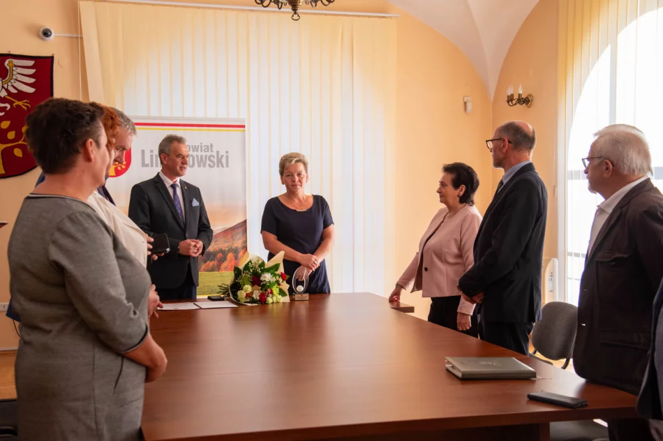Statuetka "Perły" wręczona zwycięzcy plebiscytu - zdjęcie 3