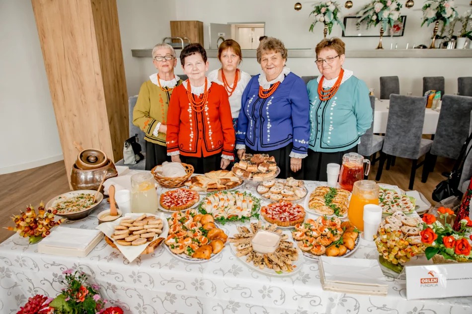 Ponad uczestników III Kongresu Kół Gospodyń Wiejskich Powiatu Limanowskiego - zdjęcie 3