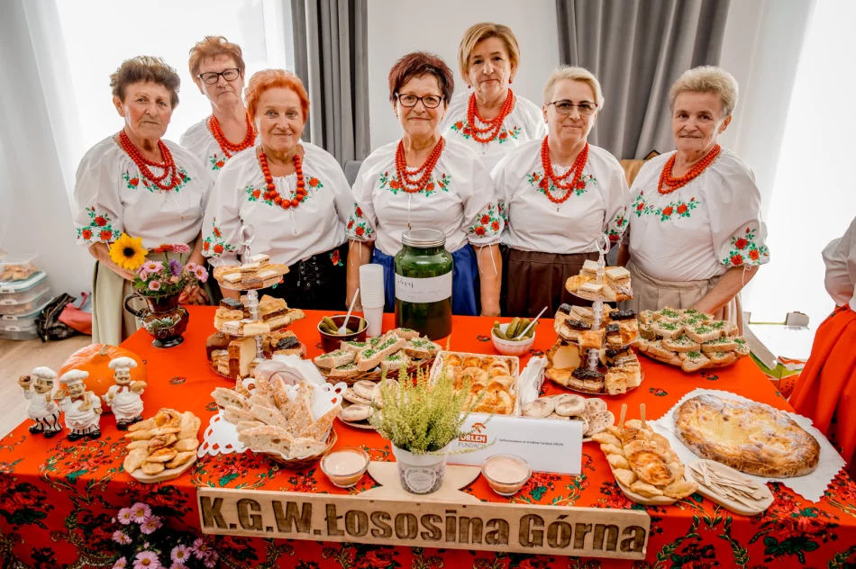 Ponad uczestników III Kongresu Kół Gospodyń Wiejskich Powiatu Limanowskiego - zdjęcie 6