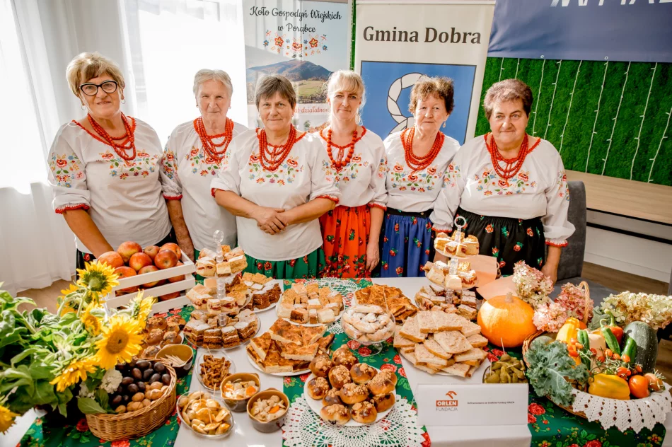 Ponad uczestników III Kongresu Kół Gospodyń Wiejskich Powiatu Limanowskiego - zdjęcie 8