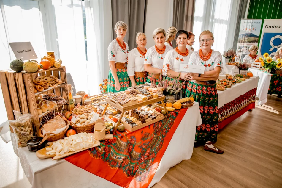 Ponad uczestników III Kongresu Kół Gospodyń Wiejskich Powiatu Limanowskiego - zdjęcie 9