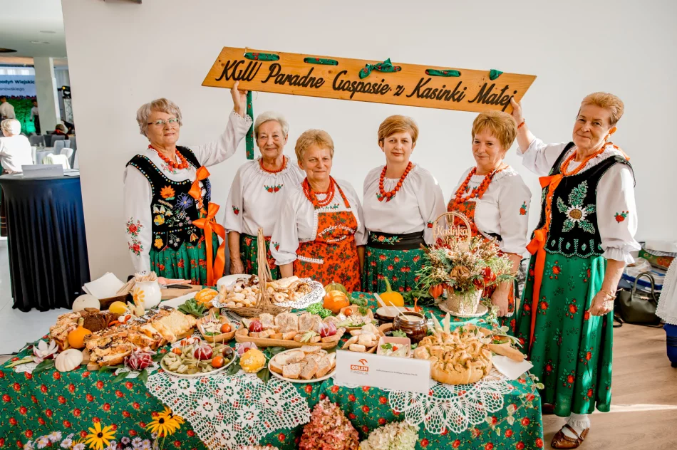 Ponad uczestników III Kongresu Kół Gospodyń Wiejskich Powiatu Limanowskiego - zdjęcie 10