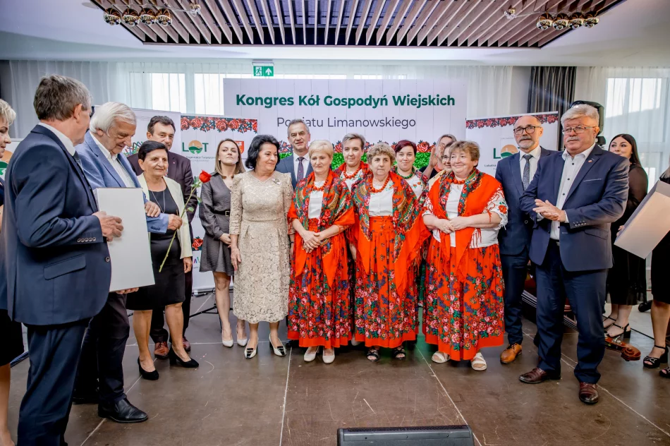 Ponad uczestników III Kongresu Kół Gospodyń Wiejskich Powiatu Limanowskiego - zdjęcie 15