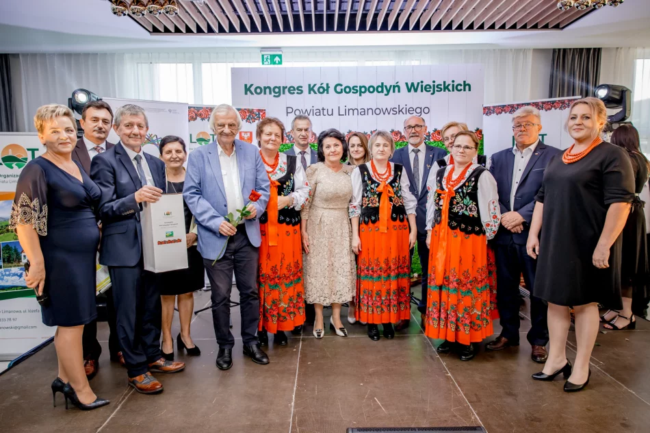 Ponad uczestników III Kongresu Kół Gospodyń Wiejskich Powiatu Limanowskiego - zdjęcie 17