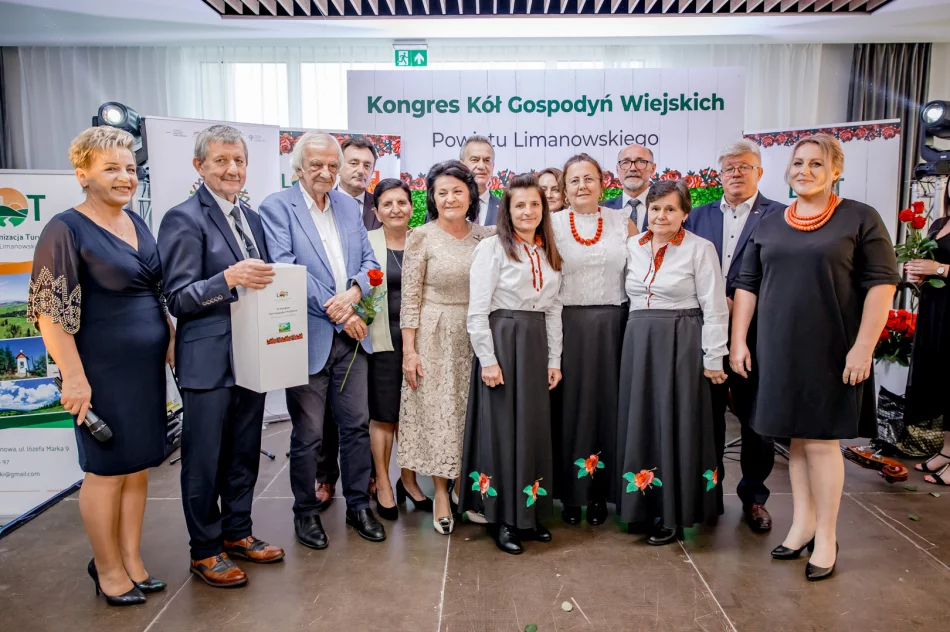 Ponad uczestników III Kongresu Kół Gospodyń Wiejskich Powiatu Limanowskiego - zdjęcie 18