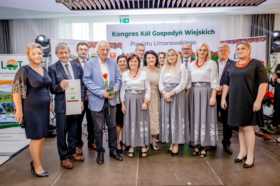 Ponad uczestników III Kongresu Kół Gospodyń Wiejskich Powiatu Limanowskiego - zdjęcie 19
