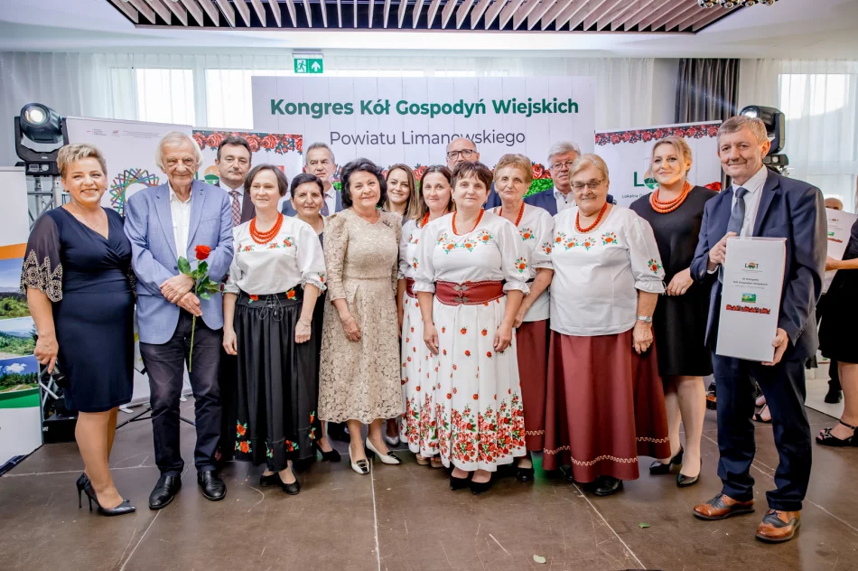 Ponad uczestników III Kongresu Kół Gospodyń Wiejskich Powiatu Limanowskiego - zdjęcie 20