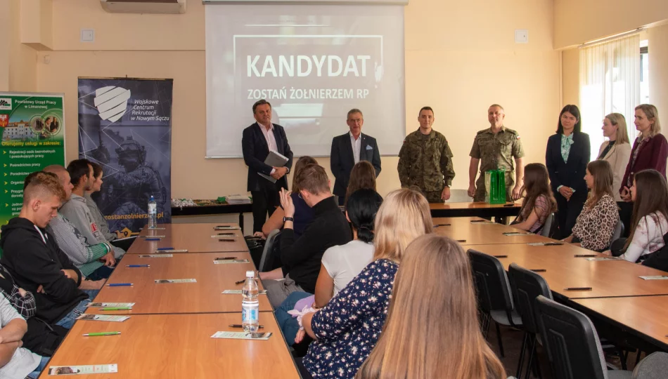 Wojskowi werbowali poszukujących pracy - zdjęcie 1