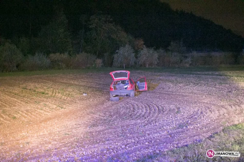 Uderzył w skodę i zatrzymał się w polu - zdjęcie 2