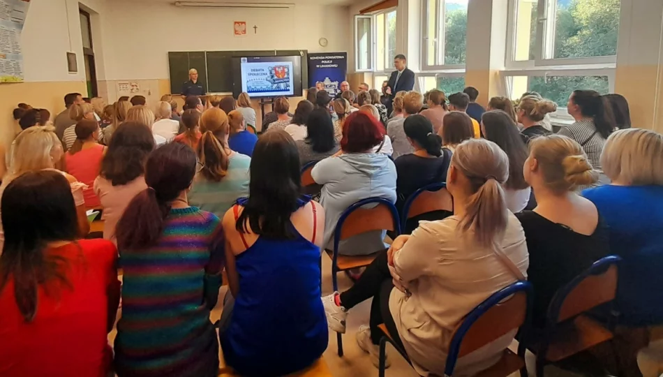 Wandalizm, śmiecenie i spożywanie alkoholu - najważniejsze tematy policyjnej debaty - zdjęcie 1