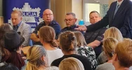 Wandalizm, śmiecenie i spożywanie alkoholu - najważniejsze tematy policyjnej debaty - zdjęcie 3