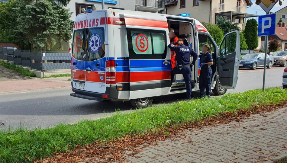 Krwawiący mężczyzna na przystanku - zdjęcie 1