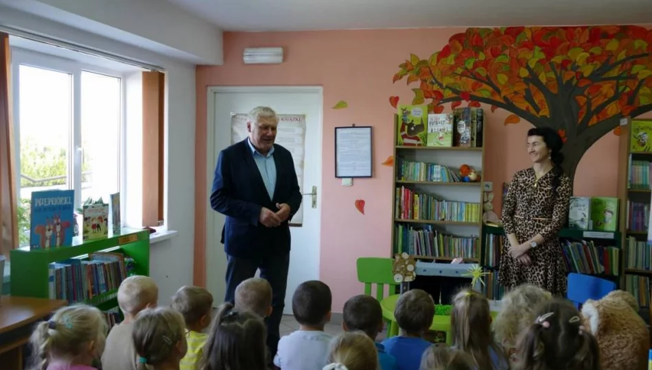 Święto Głośnego Czytania w Gminnej Bibliotece Publicznej w Starej Wsi i jej Filiach - zdjęcie 1