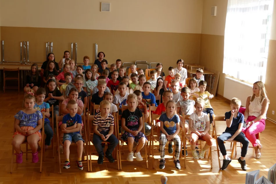 Święto Głośnego Czytania w Gminnej Bibliotece Publicznej w Starej Wsi i jej Filiach - zdjęcie 5