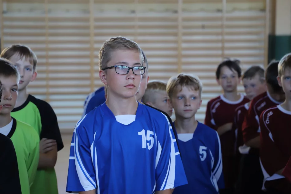 Szkoła Podstawowa nr 1 w Męcinie wygrywa gminne Igrzyska Dzieci w halowej piłce nożnej - zdjęcie 7
