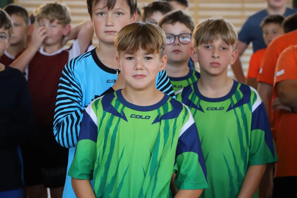 Szkoła Podstawowa nr 1 w Męcinie wygrywa gminne Igrzyska Dzieci w halowej piłce nożnej - zdjęcie 8