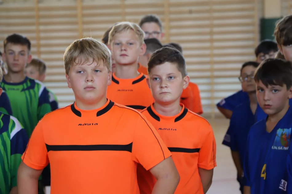 Szkoła Podstawowa nr 1 w Męcinie wygrywa gminne Igrzyska Dzieci w halowej piłce nożnej - zdjęcie 9